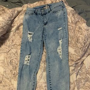 Skinny jeans, distressed